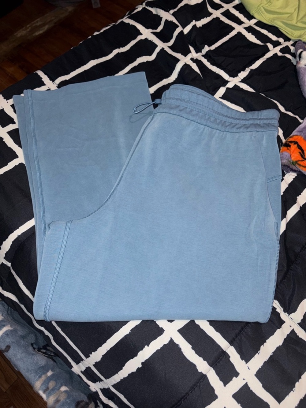 NWOT lululemon softstreme 14 cropped wide leg sweatpants